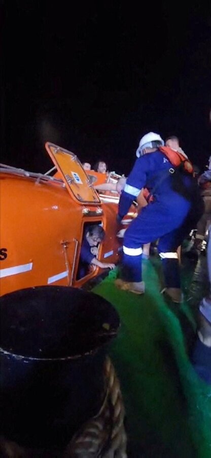 Δεξαμενόπλοιο αμερικανικών συμφερόντων χτυπήθηκε από μη επανδρωμένα πλοία γεμάτα εκρηκτικά