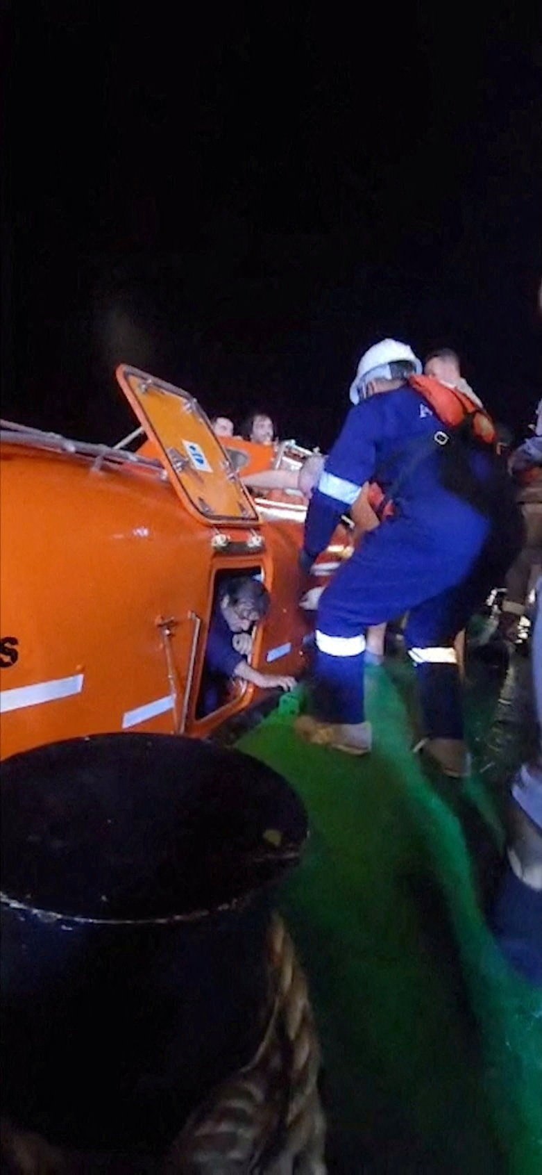 Δεξαμενόπλοιο αμερικανικών συμφερόντων χτυπήθηκε από μη επανδρωμένα πλοία γεμάτα εκρηκτικά