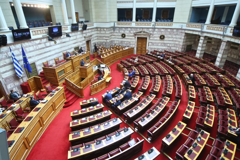 Εξηγήσεις για τις αποκαλύψεις Ντίλιαν ζητά η αντιπολίτευση – «Οργανωμένο σχέδιο από το Μαξίμου»- «Δεν υπάρχει κρατική εμπλοκή», επιμένει η ΝΔ