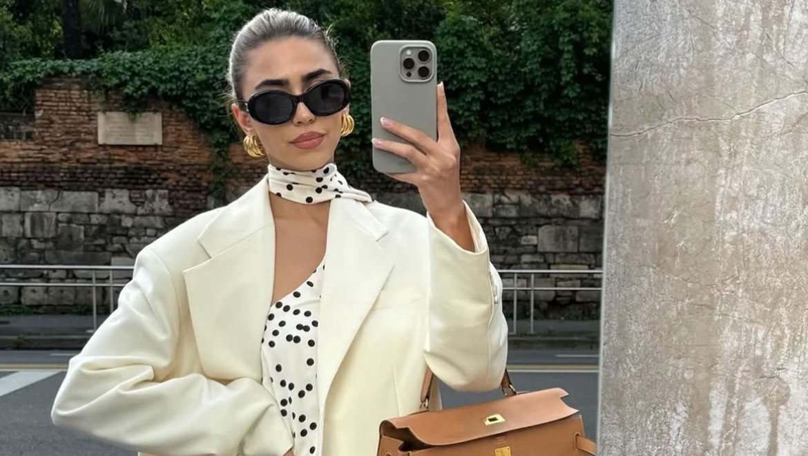 Icy Blue Chrome: Το metallic trend που θα βλέπεις παντού φέτος την άνοιξη