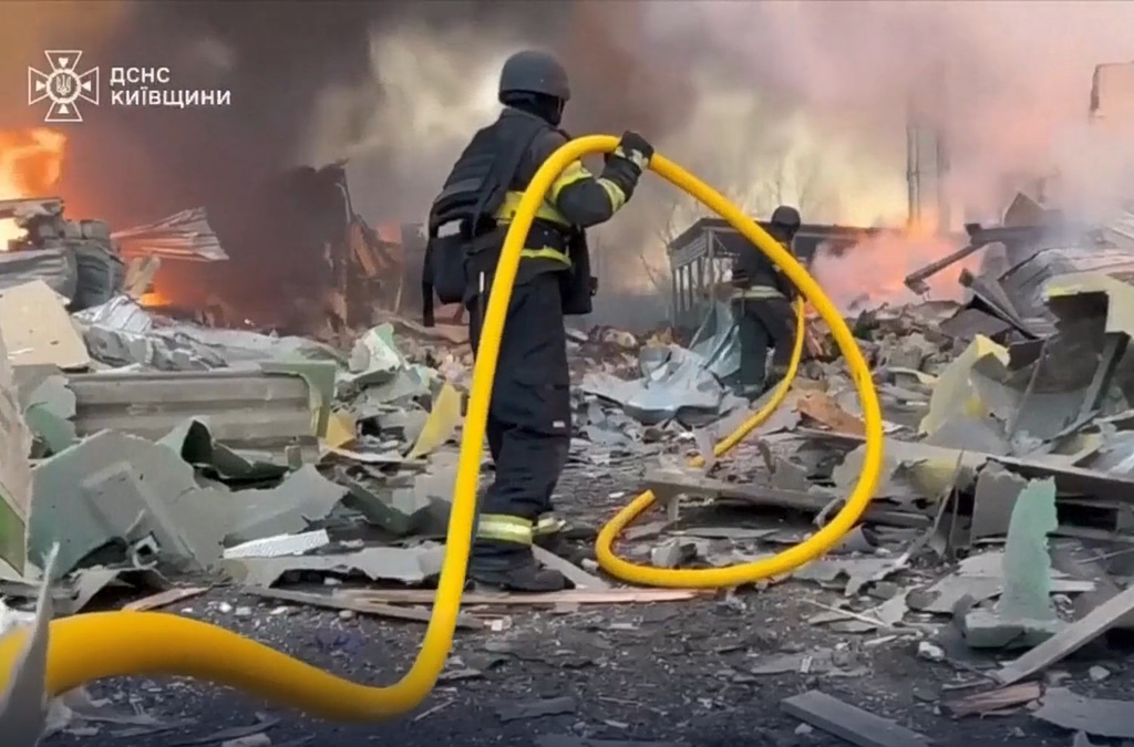 Πέντε νεκροί στο Κίεβο από νέες ρωσικές επιθέσεις με πυραύλους και drones