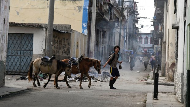 Ένταση στην Κούβα: Διαμαρτυρίες για τα μπλακ άουτ και τις ελλείψεις κατέληξαν σε επεισόδια