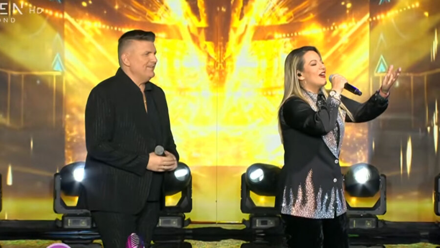 J2US: Η σκηνή «πήρε φωτιά» με Κατσίγιαννη και Καψάλη – Το απόλυτο παραδοσιακό γλέντι στο 4ο live!