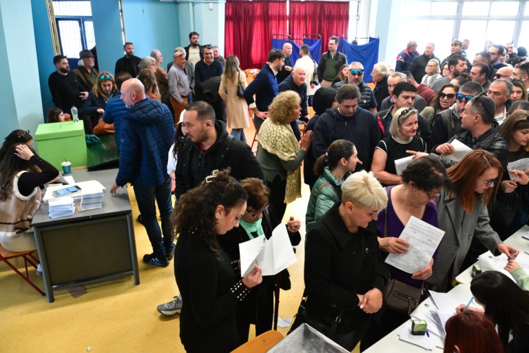 Σε εξέλιξη οι εσωκομματικές εκλογές στο ΠΑΣΟΚ για το συνέδριο - Τα πρώτα μηνύματα