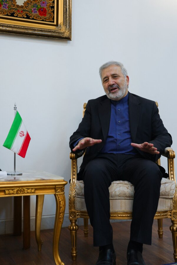 Το Ιράν επιθυμεί «σοβαρή αναθεώρηση» των σχέσεων με αραβικά κράτη του Κόλπου