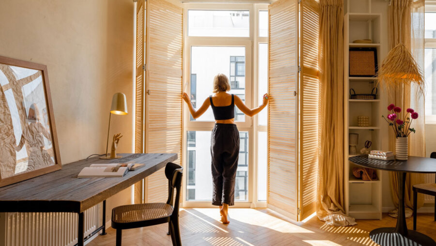 Πώς να αποβάλλεις το στρες της ημέρας αφού κοιμηθούν τα παιδιά