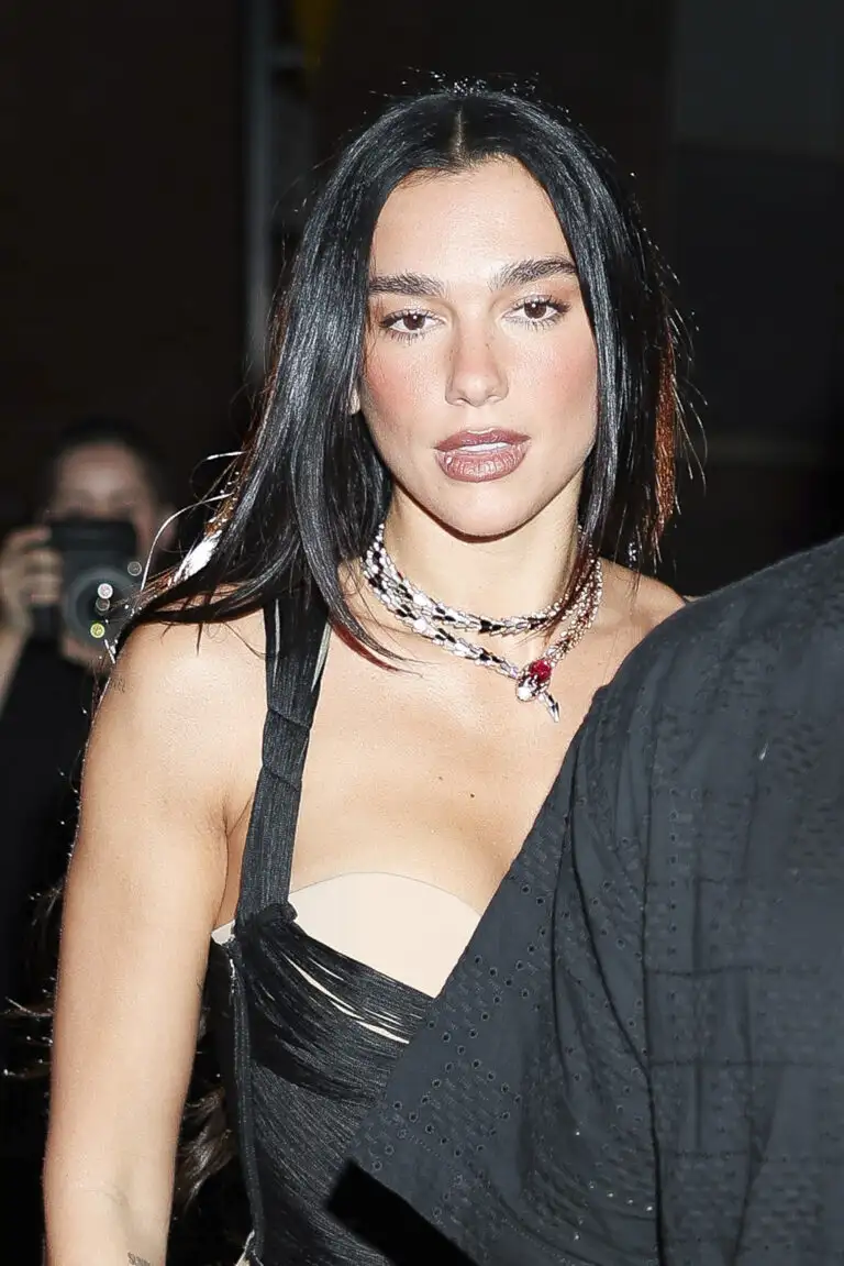 Halo Lips: Το makeup trend που αντλεί έμπνευση από τα ’90s θα πρωταγωνιστήσει το 2026