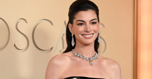 Oscars 2026: Τα πιο εντυπωσιακά beauty look που είδαμε στο κόκκινο χαλί