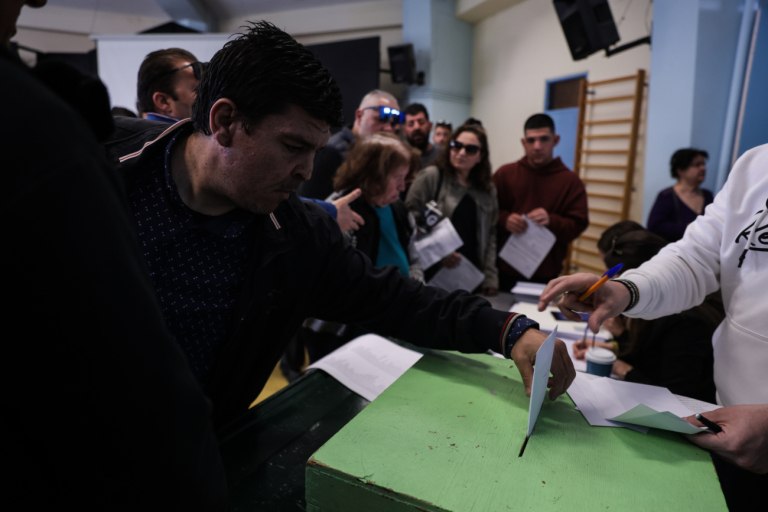 Περισσότεροι από 150.000 ψηφοφόροι προσήλθαν στις εσωκομματικές κάλπες του ΠΑΣΟΚ