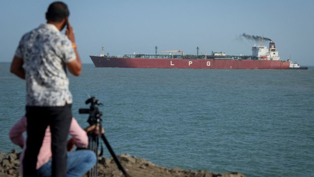 ΗΠΑ: Επιτρέπουμε στα ιρανικά τάνκερ να διέρχονται από το Ορμούζ, για να διατηρηθεί η προσφορά πετρελαίου