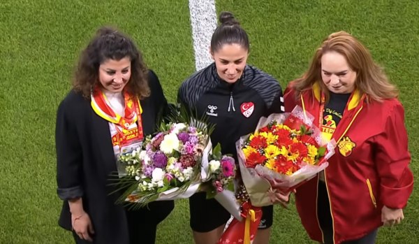 Τουρκία: Γυναίκα διαιτητής σφύριξε αγώνα της Super Lig για πρώτη φορά μετά από 22 χρόνια (vid)