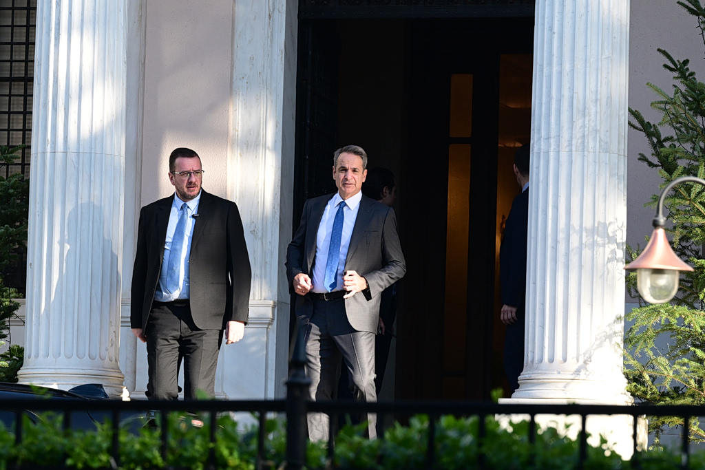 «Όχι» από Μαξίμου σε οριζόντια μέτρα στήριξης – Στο «περίμενε» το μοντέλο 2022