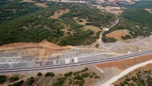 Άρτα: Χωρίς τις αισθήσεις του απεγκλωβίσθηκε εργάτης - Είχε καταπλακωθεί από χώματα μετά από κατολίσθηση