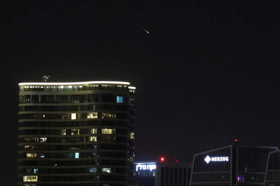 Εκρήξεις και νεκροί στο Τελ Αβίβ – Μεγάλη επίθεση από το Ιράν με πυρομαχικά διασποράς