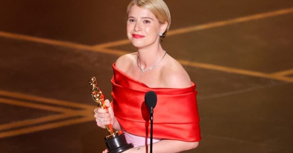 Μια κλινική ψυχολόγος σχολιάζει την ομιλία της Jessie Buckley στα Όσκαρ: «Είπε κάτι που δεν μπορώ να σταματήσω να σκέφτομαι»