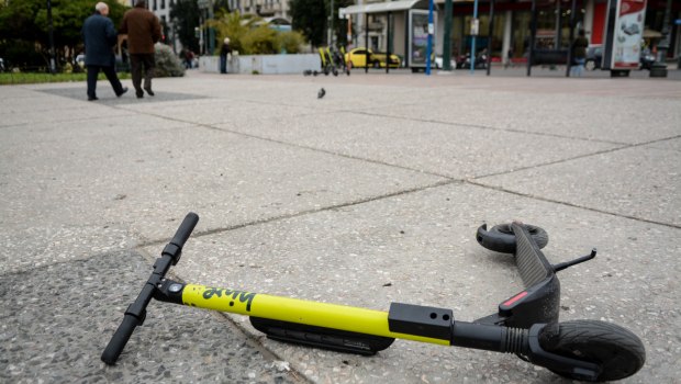 Κέρκυρα: Βγαίνει από τη Μεθ ο 14χρονος που τραυματίστηκε με πατίνι: «Αν δεν φόραγε κράνος δε θα ζούσε», λέει ο πατέρας του