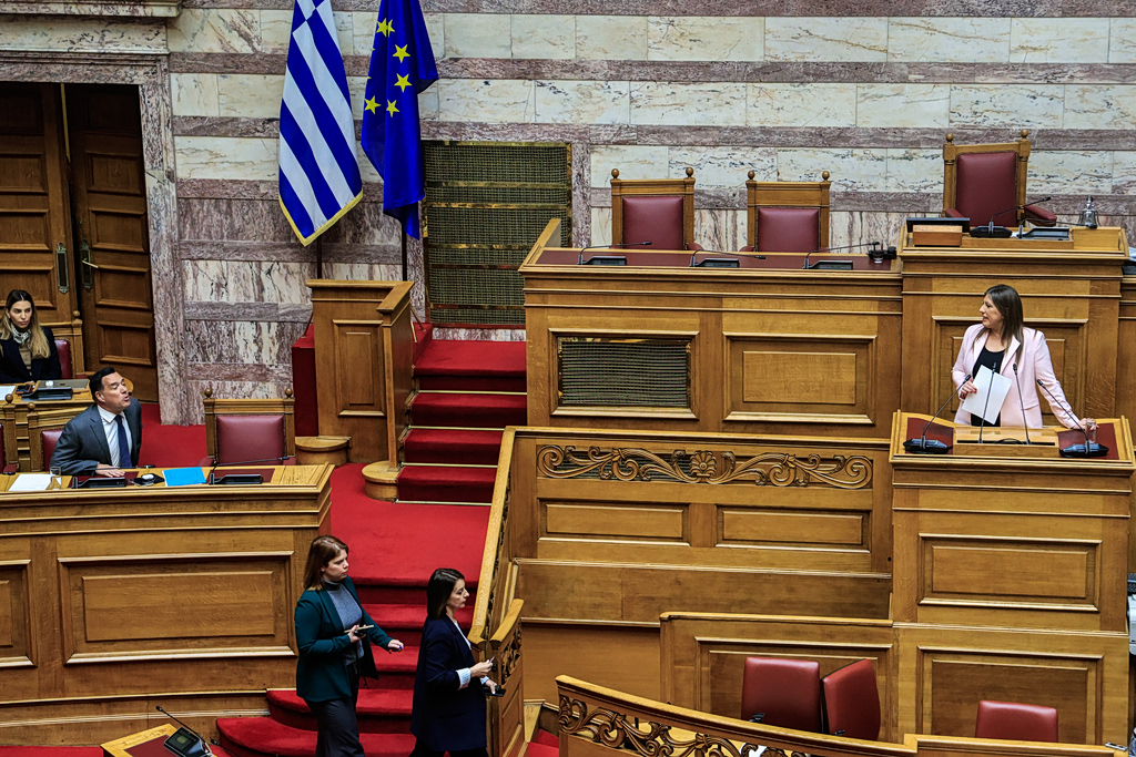 Νέο επεισόδιο Κωνσταντοπούλου-Γεωργιάδη με αφορμή βιντεοσκόπηση για ένα… κρακεράκι (video)