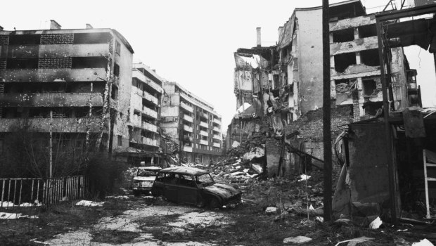 Πλούσιοι οι «άνθρωποι» που πλήρωναν για να σκοτώνουν αμάχους κατά την πολιορκία του Σαράγεβο