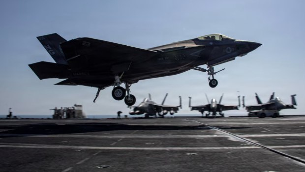 Ιράν: Οι ΗΠΑ ζυγίζουν την αποστολή ενισχύσεων και ενόψει πιθανής «νέας φάσης» του πολέμου, γράφει το Reuters