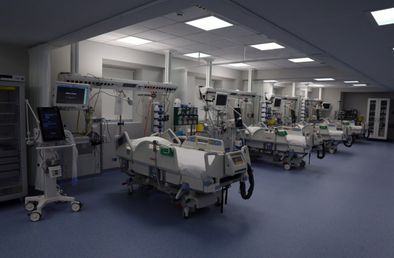 Καταγγελίες για τη λειτουργία της γραμμής 1566 - Όλα καλώς καμωμένα για τον Γεωργιάδη