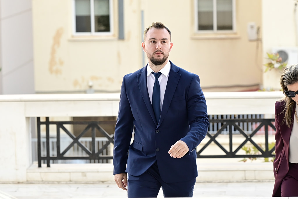 Σε κλίμα έντασης η δίκη του βουλευτή Κ. Φλώρου για βιαιοπραγία σε βάρος συναδέλφου του