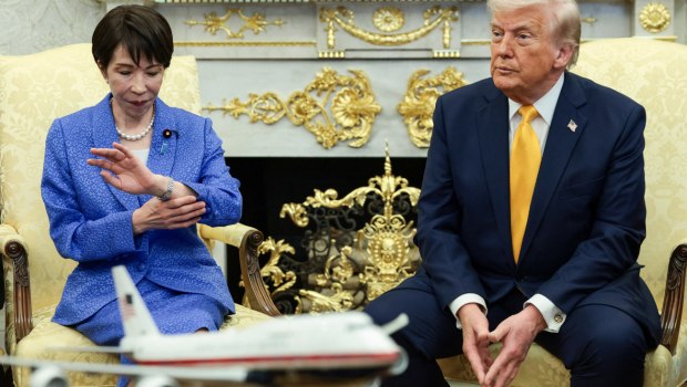 Το «αστείο» Τραμπ για το Περλ Χάρμπορ που «πάγωσε» την πρωθυπουργό της Ιαπωνίας