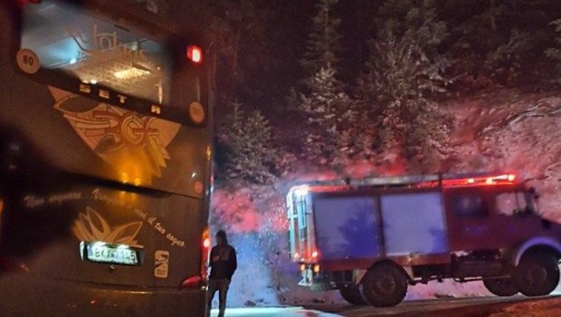 Προβλήματα από τον χιονιά στην ορεινή Αιτωλοακαρνανία - Απεγκλωβίστηκε λεωφορείο με μαθητές κοντά στο Λαμπίρι