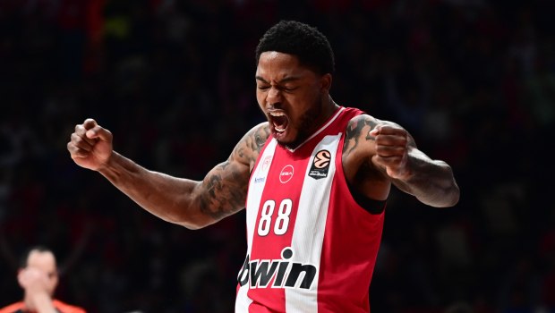 Άπαιχτος με την μπάλα στο «πέντε»