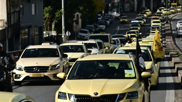 Απεργία ταξί: Στους δρόμους για 4η ημέρα - Συγκέντρωση στο ΣΑΤΑ και πλάνα για νέες κινητοποιήσεις