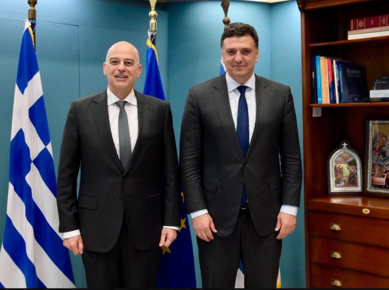 Η ναυπήγηση του Εθνικού Πλοίου επί τάπητος στη συνάντηση Κικίλια – Δένδια