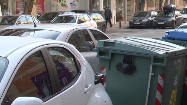 Θεσσαλονίκη: Κλήσεις σε 1.750 οδηγούς για παράνομο παρκάρισμα μπροστά σε κάδους - Πόσο είναι το πρόστιμο