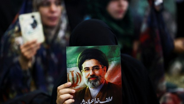 Μοτζτάμπα Χαμενεΐ: Για «μυστήριο» μιλάει το Axios - CIA και Μοσάντ αναζητούν τα ίχνη του νέου ηγέτη του Ιράν