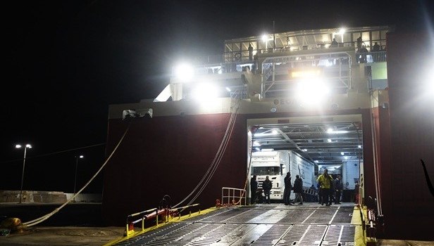 Ραφήνα: Εμπλοκή κάβου στην προπέλα του πλοίου «Θεολόγος» - Ταλαιπωρία για 673 επιβάτες