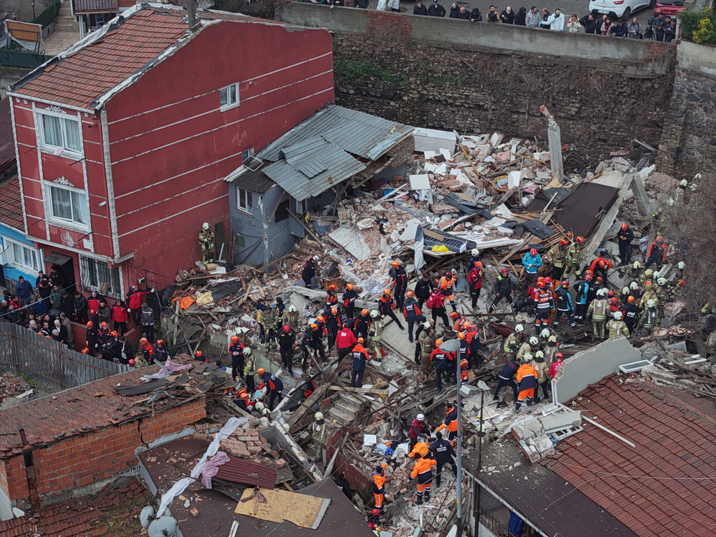 Κωνσταντινούπολη: Από έκρηξη φυσικού αερίου κατέρρευσαν δύο κτήρια – Πέντε άτομα ανασύρθηκαν από τα συντρίμμια