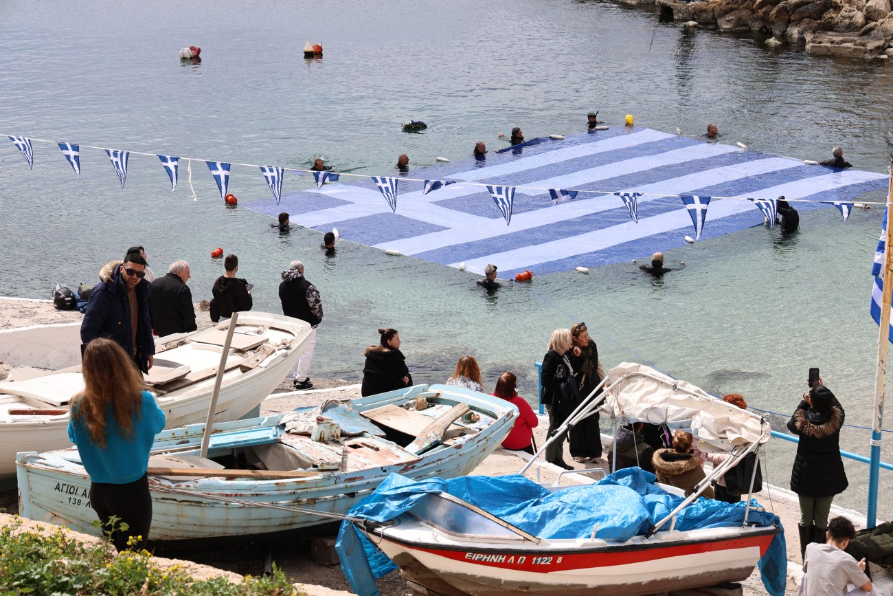 25η Μαρτίου: Γαλανόλευκη - γίγας 180 τ.μ. στην Πειραϊκή για την εθνική επέτειο - Η πρωτοβουλία του Δήμου Πειραιά