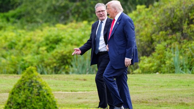 Οι ΗΠΑ και ο «δειλός» Στάρμερ - Πώς σχολιάζει τη στάση του Βρετανού πρωθυπουργού ο Τραμπ