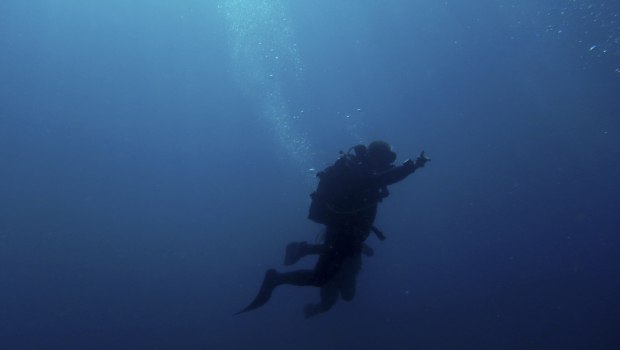 Λιμανάκια Βουλιαγμένης: Δραματικές έρευνες για τον 34χρονο δύτη που αγνοείται