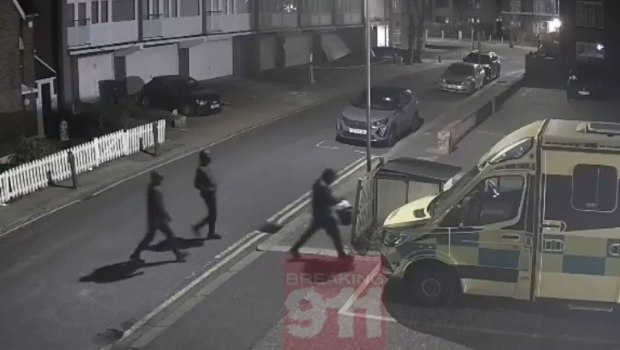 Λονδίνο: Εμπρηστική επίθεση σε κτίριο εβραϊκής οργάνωσης - Έβαλαν φωτιά σε τρία ασθενοφόρα