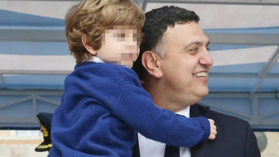 Βασίλης Κικίλιας: Παρακολούθησε την ΑΕΚ μαζί με τον γιο του για πρώτη φορά - Δείτε το βίντεο