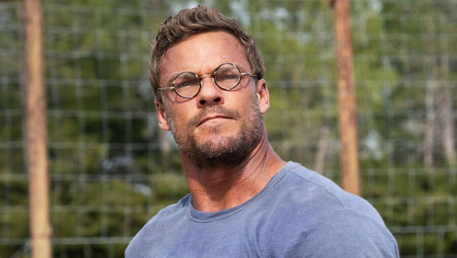 Ο διάσημος ηθοποιός Alan Ritchson ξυλοκόπησε γείτονά του μπροστά στα παιδιά του - Δείτε βίντεο