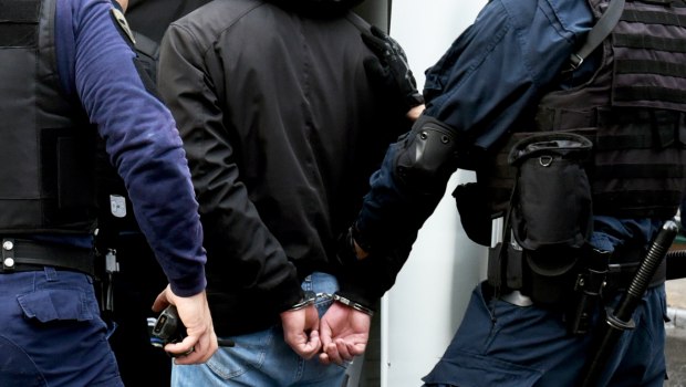 Μεγάλη επιχείρηση του ελληνικού FBI για κύκλωμα με εικονικές εταιρείες - Εμπλέκονται παίκτες ριάλιτι και TikToker