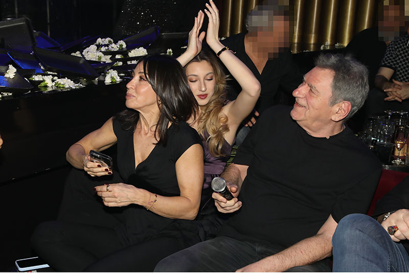 Οικογενειακή έξοδος - Ο Άγγελος Διονυσίου με τη σύζυγό του, Γεωργία και την 20χρονη κόρη τους, Ηλέκτρα