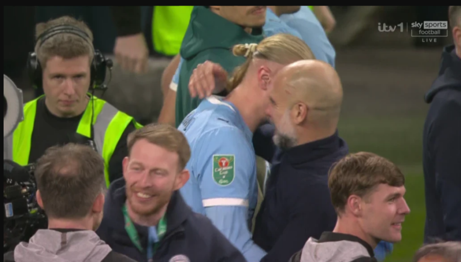 Δεν υπάρχει ο Γκουαρντιόλα: Εμφανίστηκε ξανά με γραντζουνιές στο κεφάλι (pics)