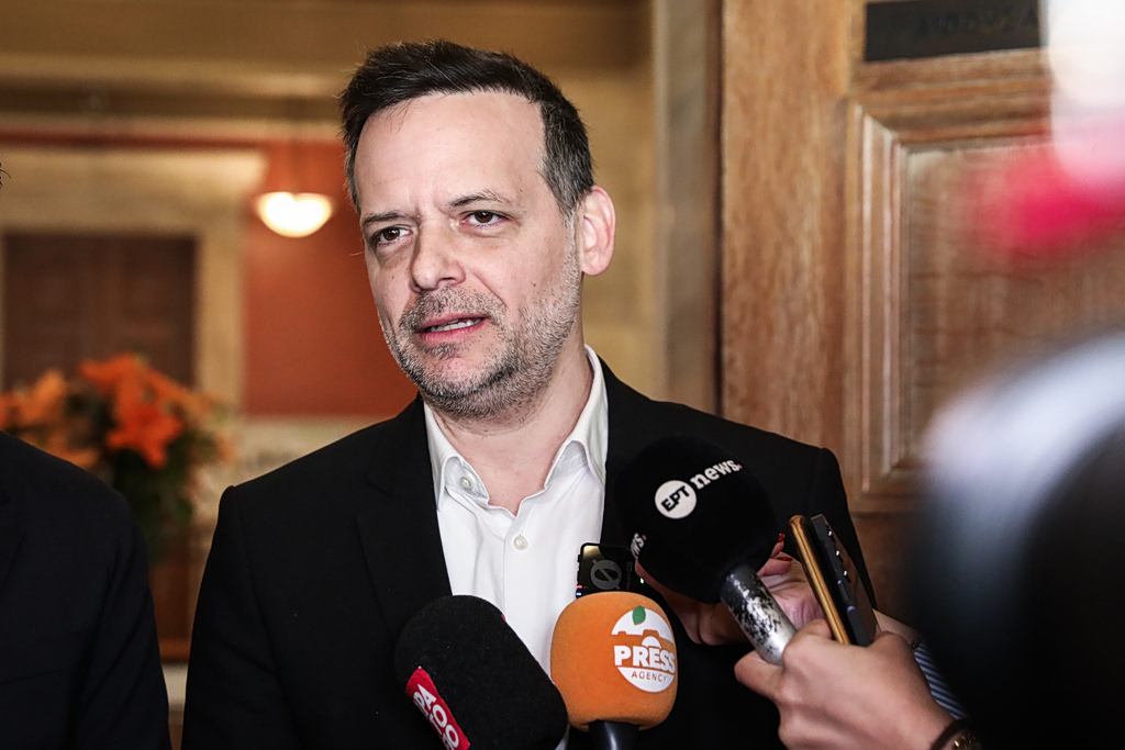 Για «υπηρεσιακή εκτροπή» κατηγορούν τον δήμαρχο Αθηναίων