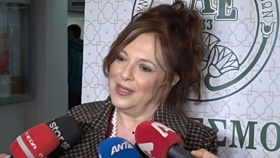 Ελένη Ράντου: «Ντρέπομαι να δω τον εαυτό μου στις επαναλήψεις. Δεν έχω καλή σχέση με την εικόνα μου»