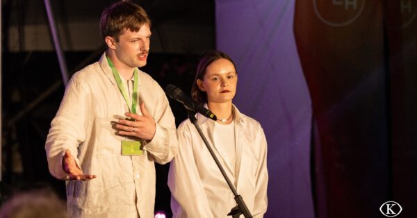 Πώς άλλαξαν τα social media τον τρόπο που ζούμε έναν πόλεμο; Ο Ewan και η Liubov γύρισαν ένα ντοκιμαντέρ μοναδικό στο είδος του