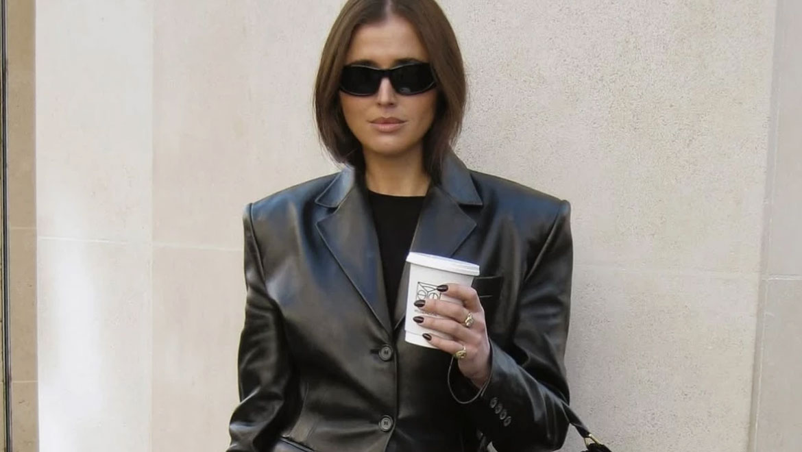 Μαύρα νύχια: 5 +1 μανικιούρ για να κλέψεις τις εντυπώσεις!