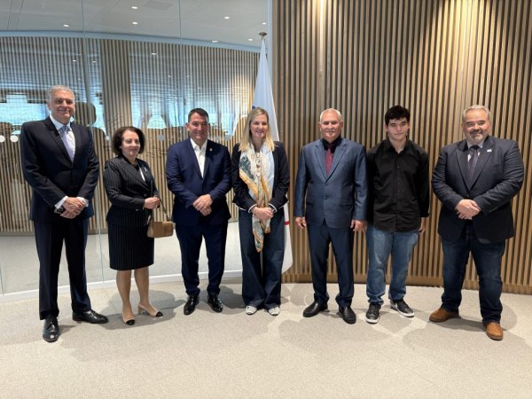 Συγκίνηση για τον Πύρρο Δήμα - Υπέγραψε στον Τοίχο των Ολυμπιονικών στη Λωζάνη