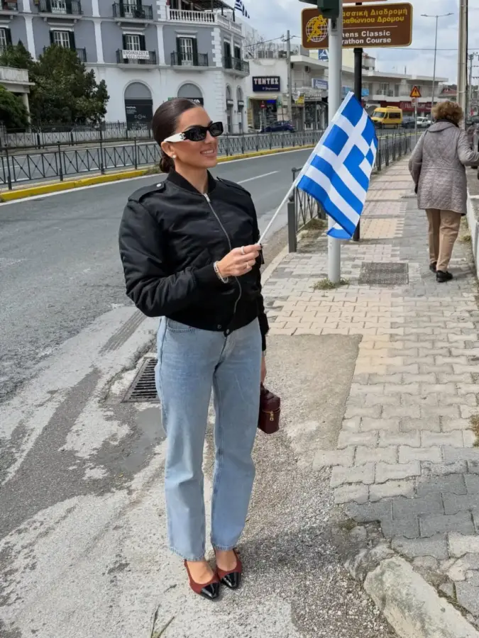 Σταματίνα Τσιμτσιλή - Θέμης Σοφός: Περήφανοι γονείς στην παρέλαση για την 25η Μαρτίου