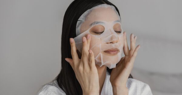 Sheet Masks: Τα μυστικά που θα κάνουν την εφαρμογή τους πιο αποτελεσματική